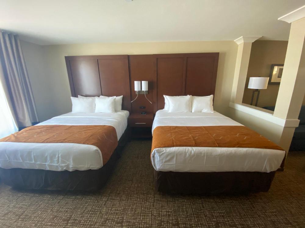Queen Suite with Two Queen Beds and Sofa Bed - Non-Smoking interior